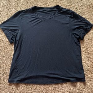 Lululemon cropped black T. Size 6